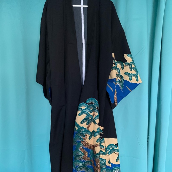 Authentic Hand Sewn Japanese Kimono - Picture 2 of 7